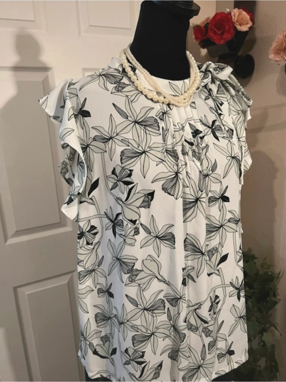 Women's Black & White Floral Ruffle Sleeve Top